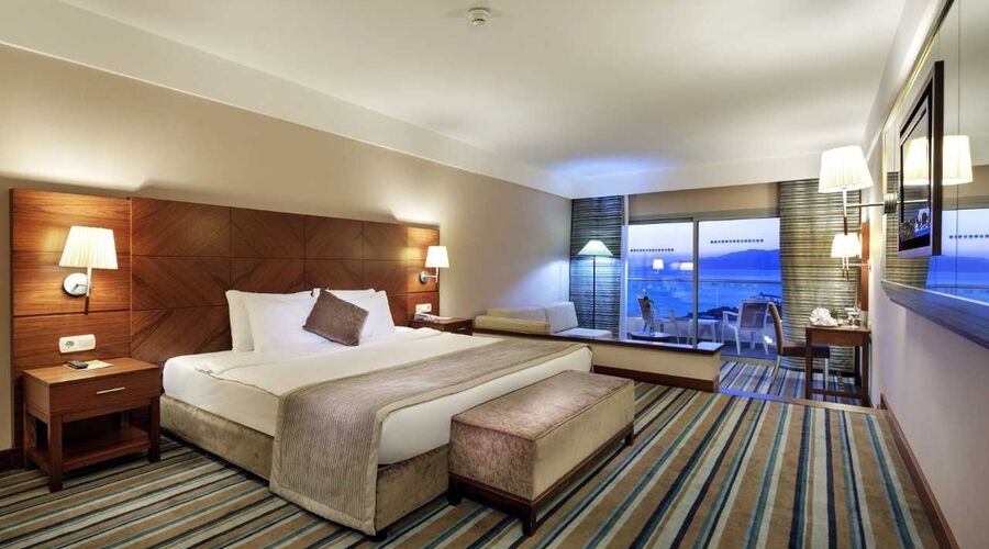 Pine Bay Holiday Resort 5*