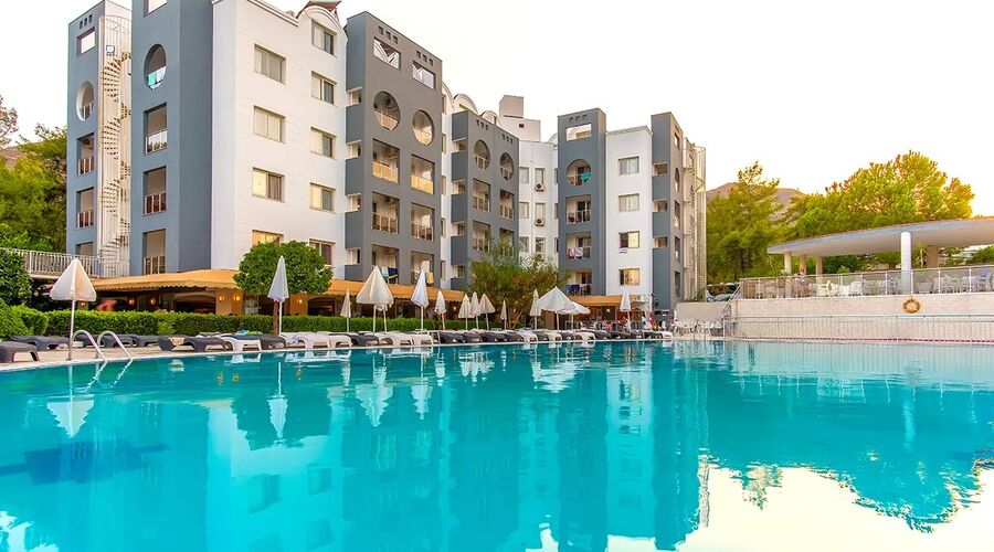 Caprice Beach Hotel  4*