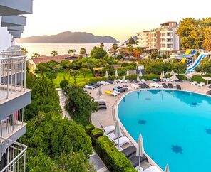 Caprice Beach Hotel  4*